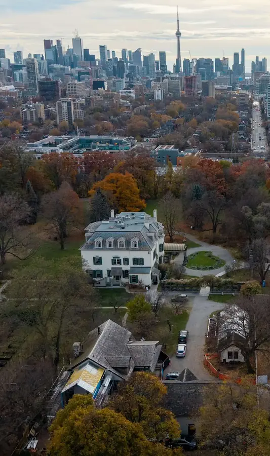 Vertical aerial of the museum and the Toronto skyline